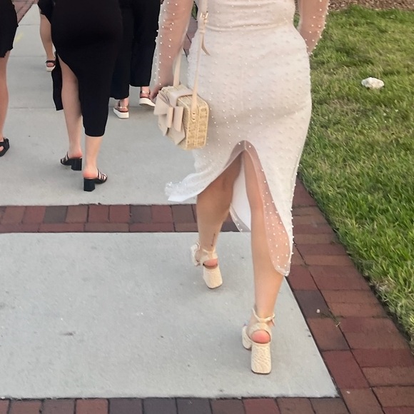 White Pearl Outfit - Picture 6 of 6